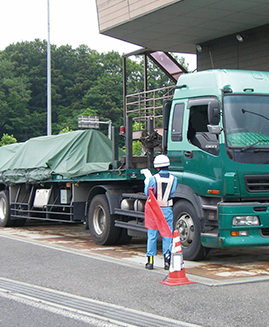 重量オーバーの大型車