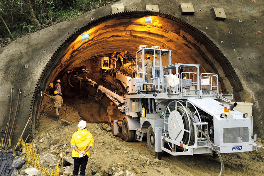 実際のトンネル工事現場