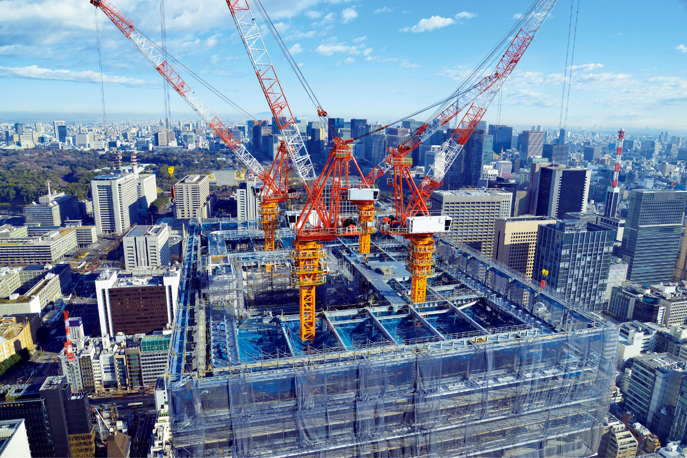 建設中の高層ビル